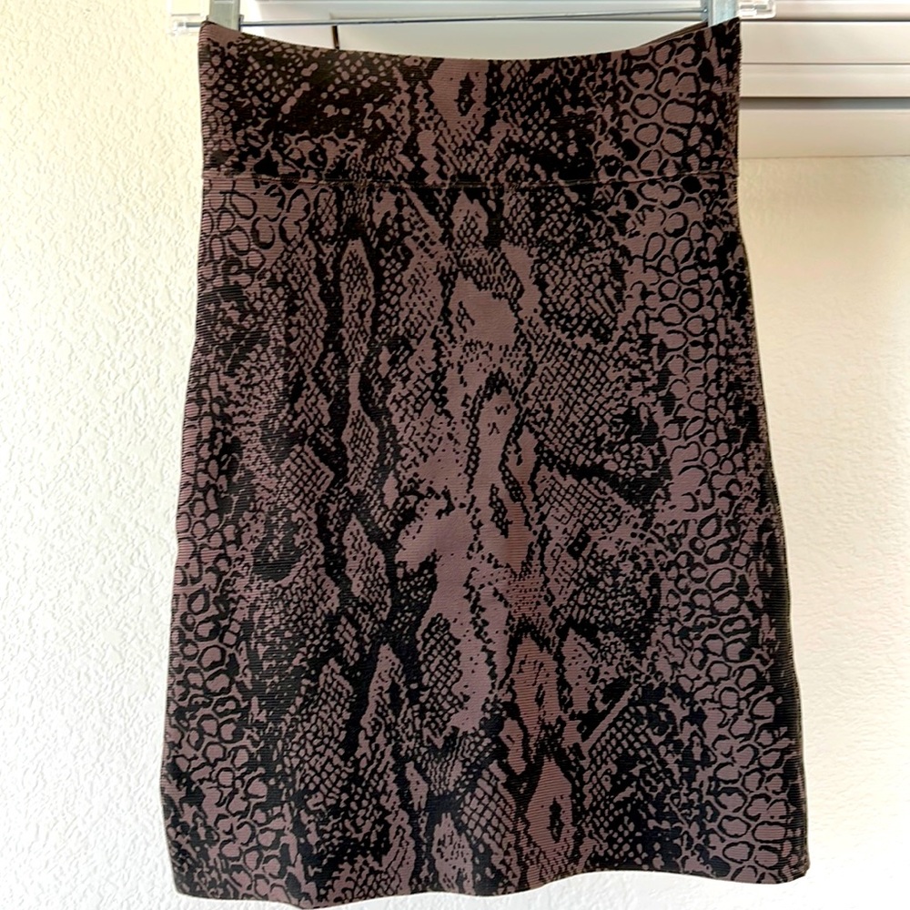 New pencil skirt, size “s”, snake print, stretch, knit, with tag, never worn.
